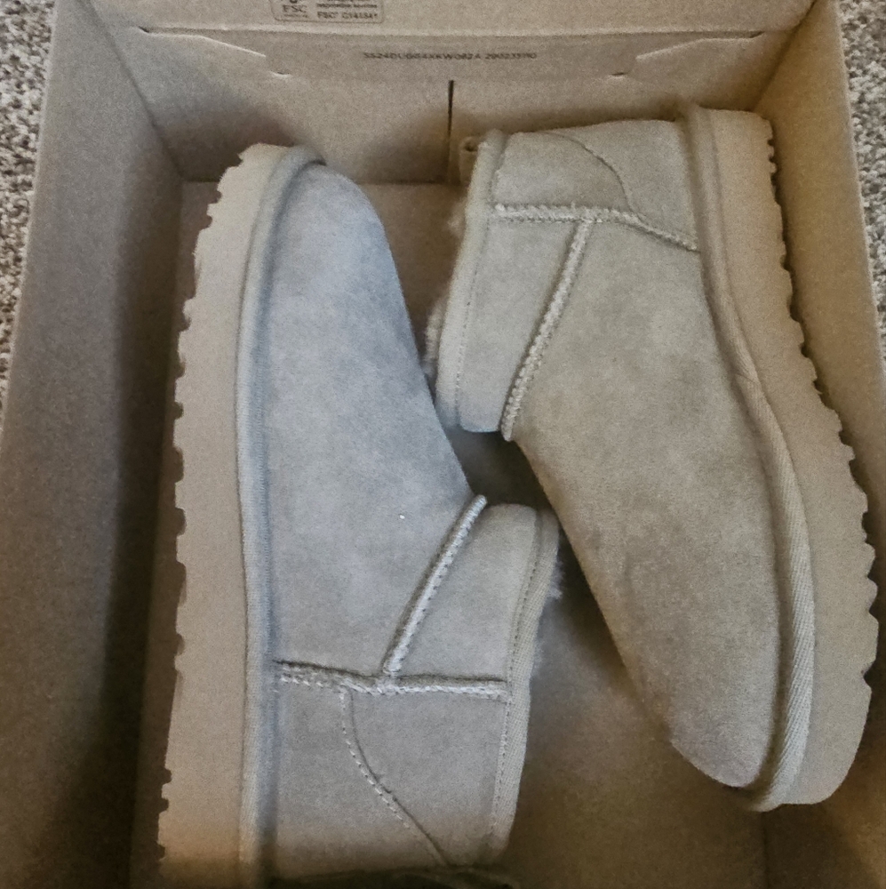 Ugg classic ultra mini size 5